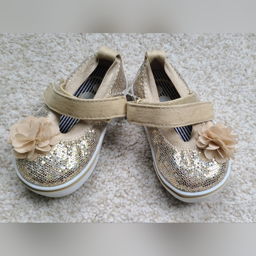 Infant sz 3 gold shoes